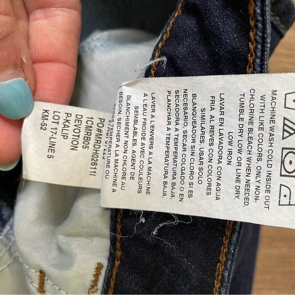 Lee Burmuda jean shorts ~ dark wash denim stretch ~ 9 in inseam women’s size 12M - Picture 12 of 13